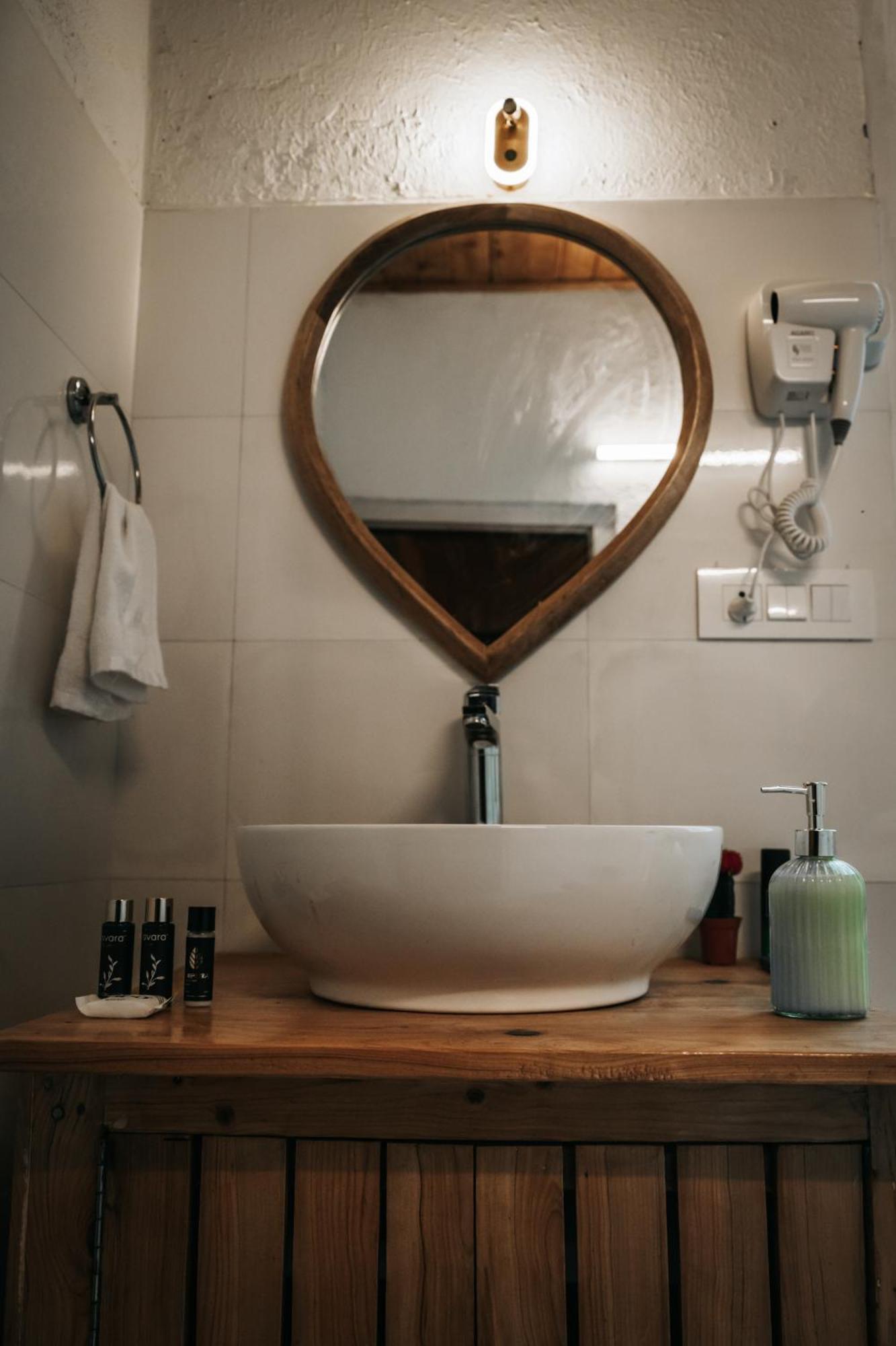 Soho House Apartment Jibhi Ngoại thất bức ảnh